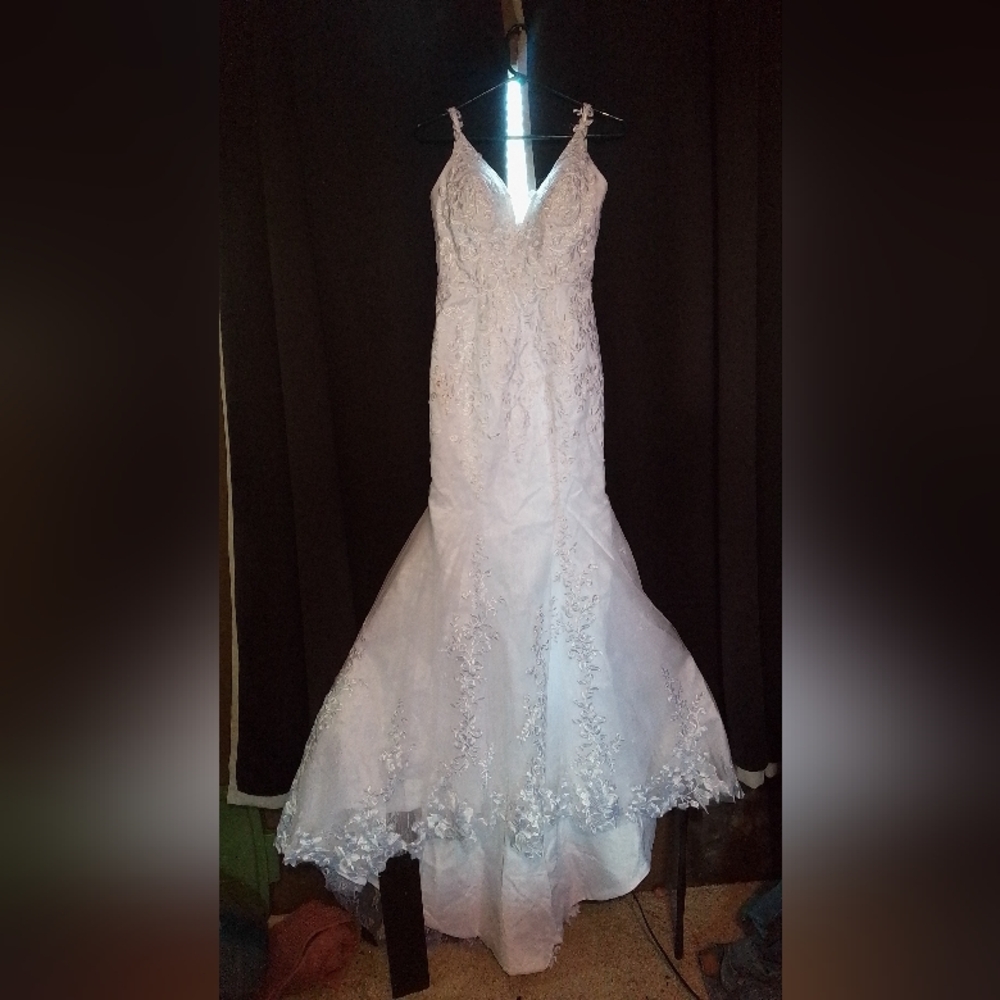 Elegant White Lace Wedding Dress